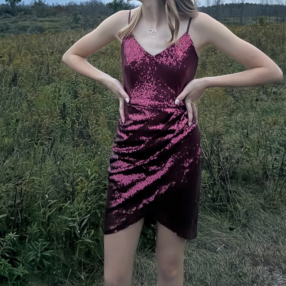 Lulus XS Burgundy Sequined Homecoming Dress